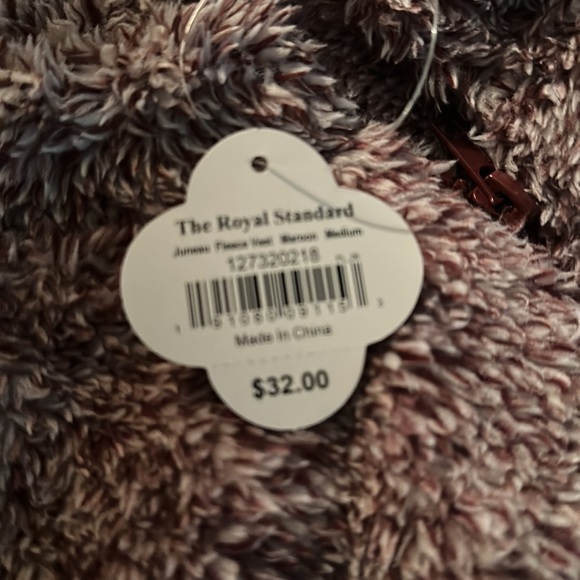 NWT Medium Maroon Fleece Vest - Picture 3 of 3